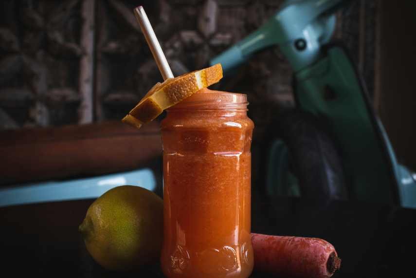 An image of a carrot smoothie depicting that dietary preferences can be catered for when making weight loss smoothies.